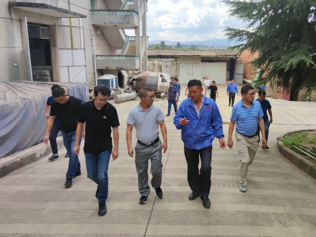 元阳县委常委、常务副县长余胜华一行莅临龙润、临龙理想，润理考察大健康产业发展项目