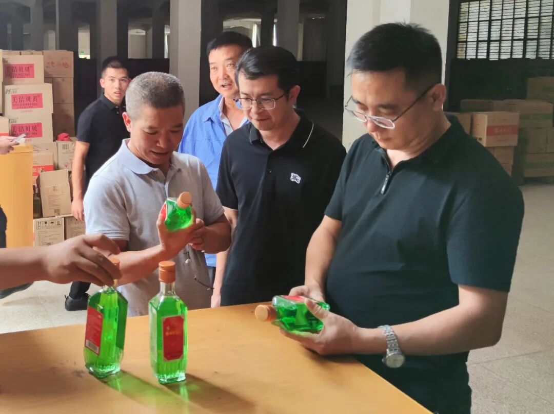元阳县委常委、常务副县长余胜华一行莅临龙润、理想，考察大健康产业发展项目