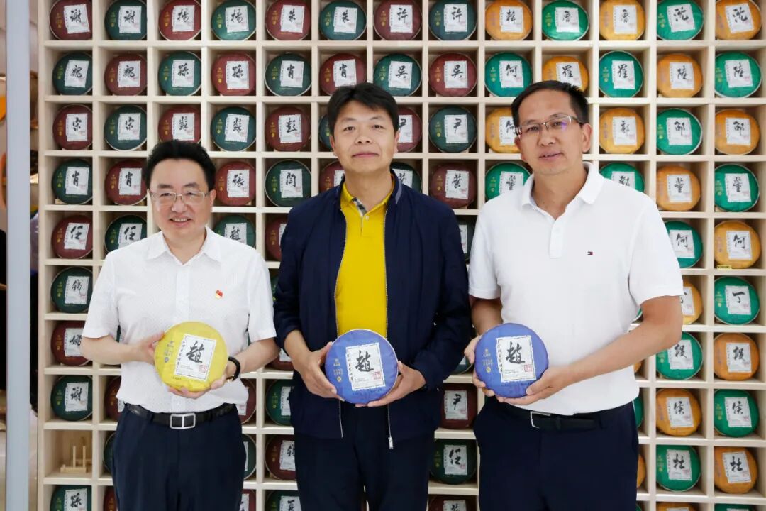 官渡区委书记和丽川一行莅临龙润参观考察，推进云茶产业发展