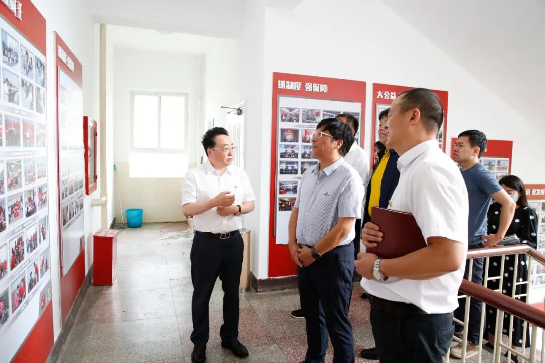 官渡区委书记和丽川一行莅临龙润参观考察，推进云茶产业发展