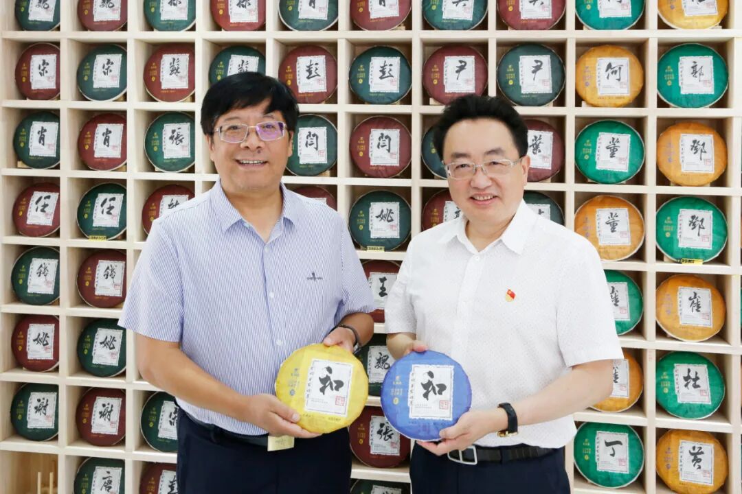 官渡区委书记和丽川一行莅临龙润参观考察，推进云茶产业发展