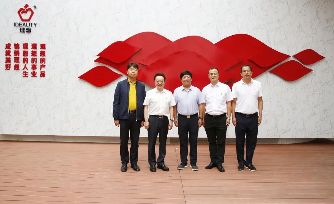 官渡区委书记和丽川一行莅临龙润参观考察，推进云茶产业发展