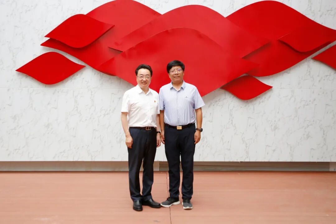 官渡区委书记和丽川一行莅临龙润参观考察，推进云茶产业发展