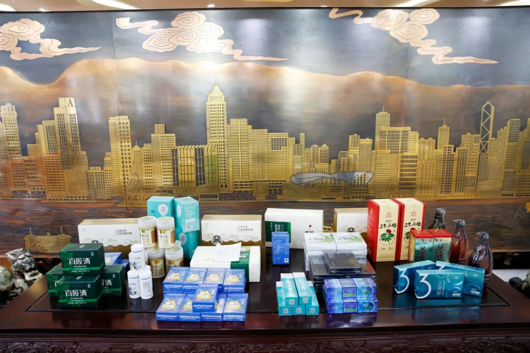 官渡区委书记和丽川一行莅临龙润参观考察，推进云茶产业发展