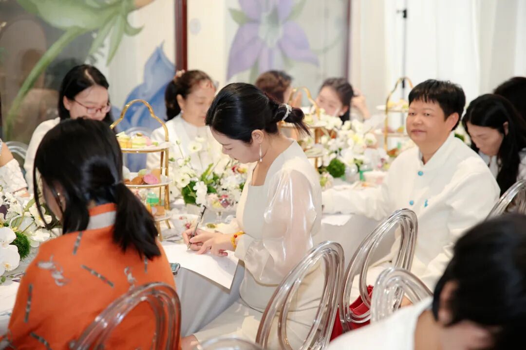 女企委动态 | “白衫映韶华 智语绽芳华”女企业家精英沙龙圆满举行