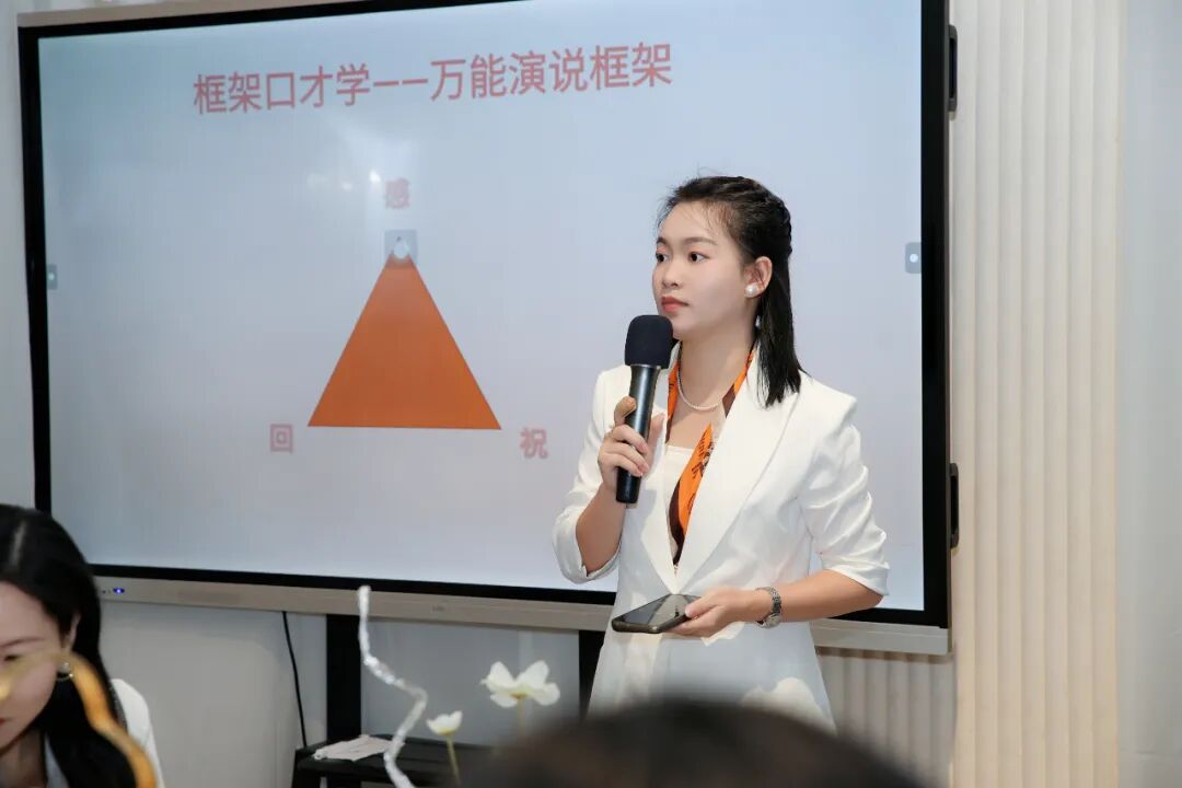 女企委动态 | “白衫映韶华 智语绽芳华”女企业家精英沙龙圆满举行