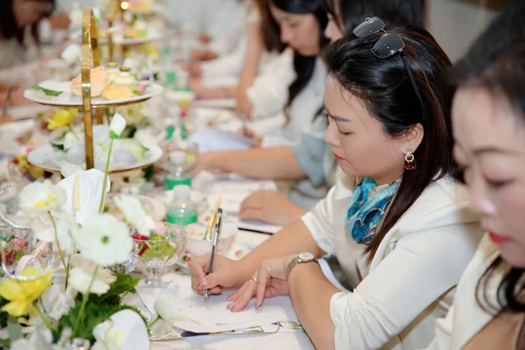 女企委动态 | “白衫映韶华 智语绽芳华”女企业家精英沙龙圆满举行