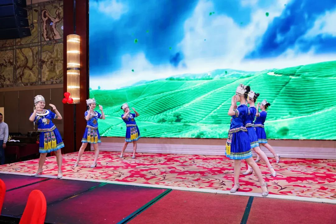 迈向未来 信启新章——东莞市广西商会乔迁盛典暨信发产业集团15周年庆圆满举行