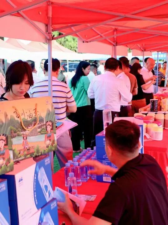 商会动态 | 2025东莞“广西食材∙湾区味道”桂品推广中心挂牌仪式暨广西农文旅对接活动圆满举行