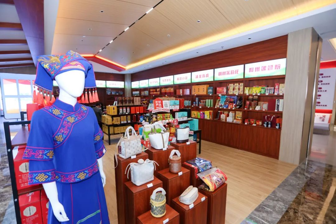 迈向未来 信启新章——东莞市广西商会乔迁盛典暨信发产业集团15周年庆圆满举行