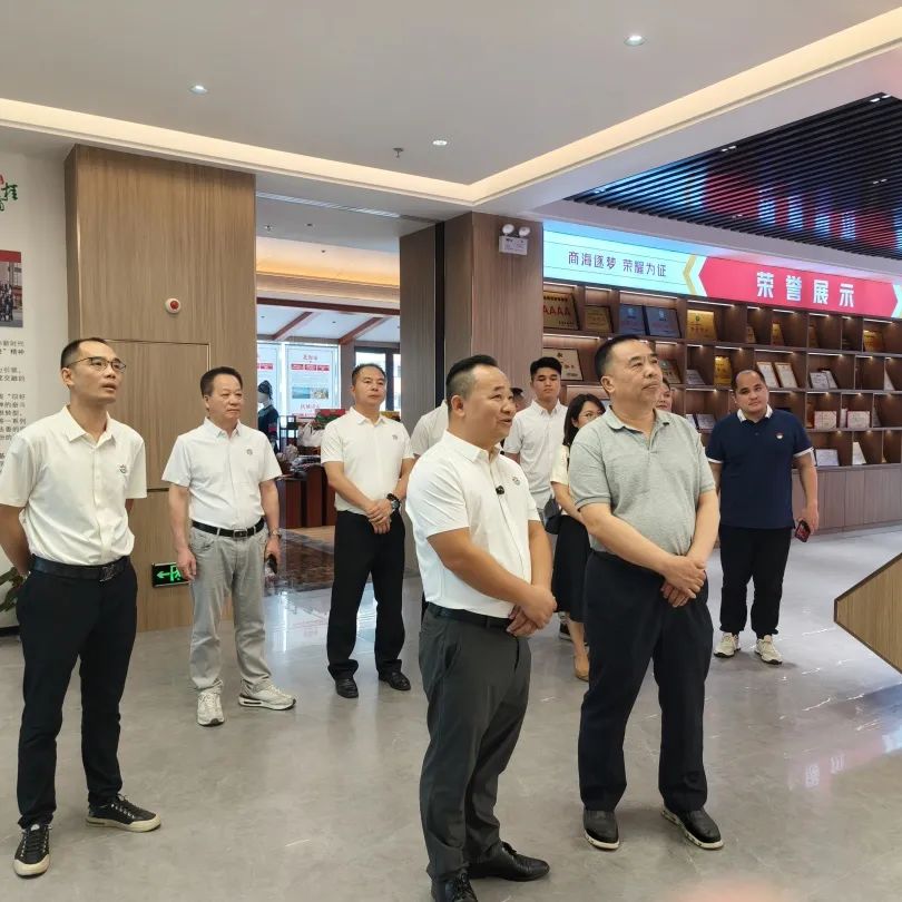 商会动态 | 政企联动如何激发湾区新动能？东莞市工商联副主席黄志良一行莅临商会召开座谈会