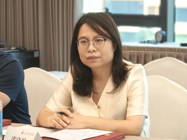商会动态 | 政企联动如何激发湾区新动能？东莞市工商联副主席黄志良一行莅临商会召开座谈会