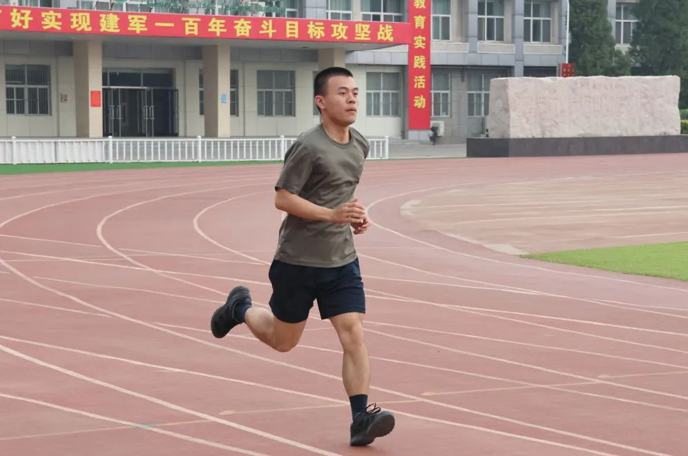 陆军军事交通学院院长图片