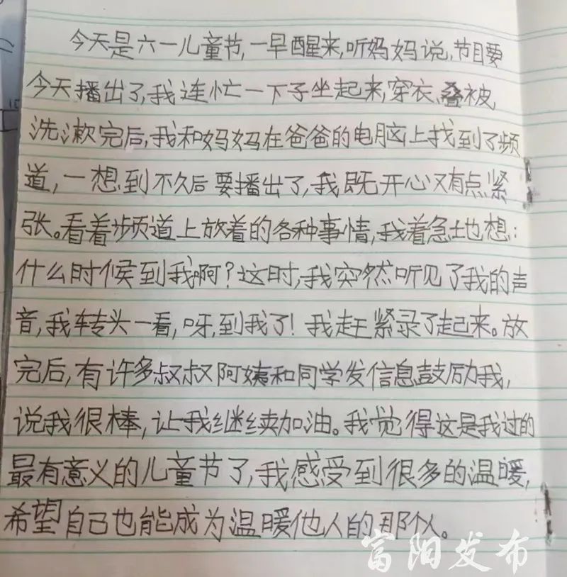 轮椅女孩出门看电影被路人暖到了