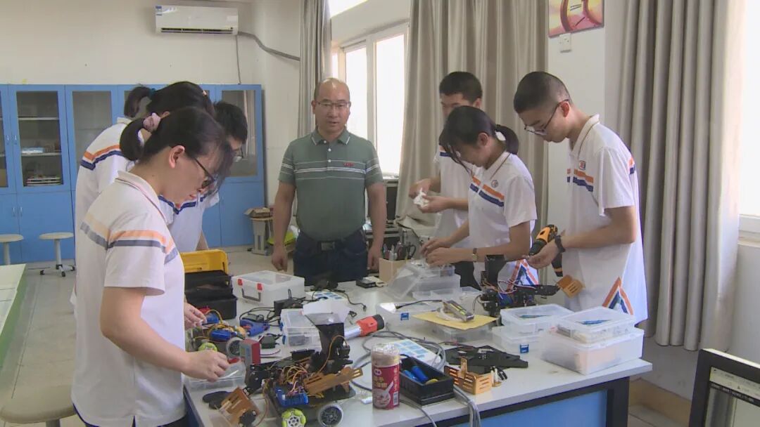 科技工作者林雄星培养学生科技创新能力提升学生科学素养