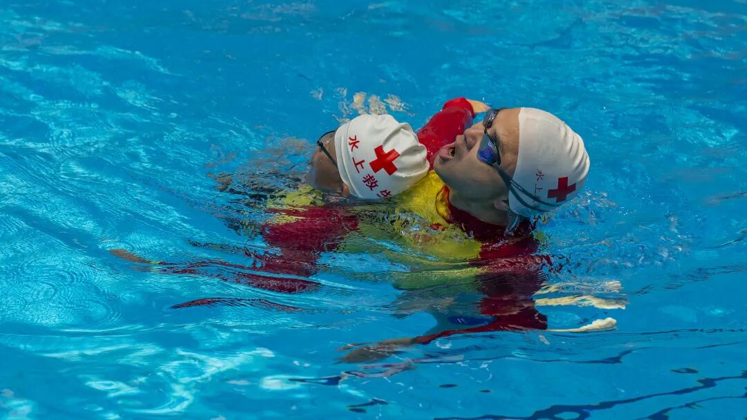 县红十字会水上安全救生培训为生命保驾护航