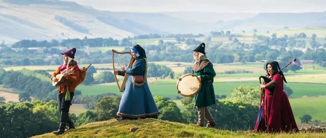 五颜六色： 驮马雨斗 | 彩菊 | 佩娜罗普·科鲁兹
