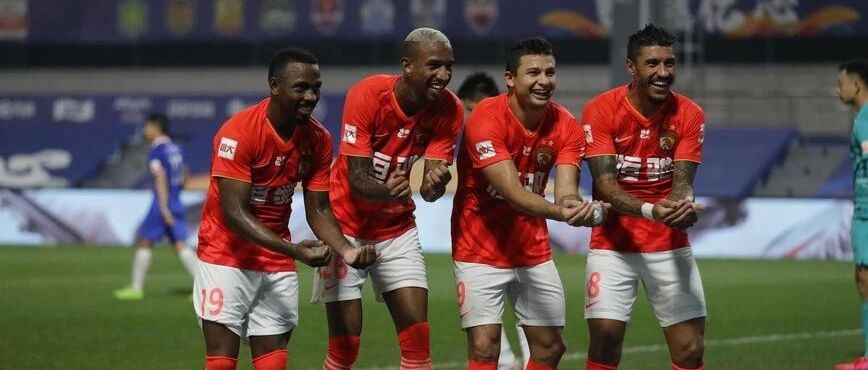 读品：外援内援丨梅西连续剧丨曼联收购范德比克丨​社区盾