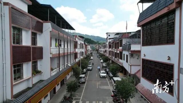 “百千万工程”的实施，让黄槐镇镇域环境焕然一新。受访者供图