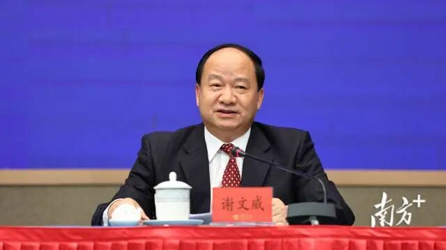 第七届世界客商大会筹备工作专班综合组常务副组长、梅州市人大常委会副主任谢文威