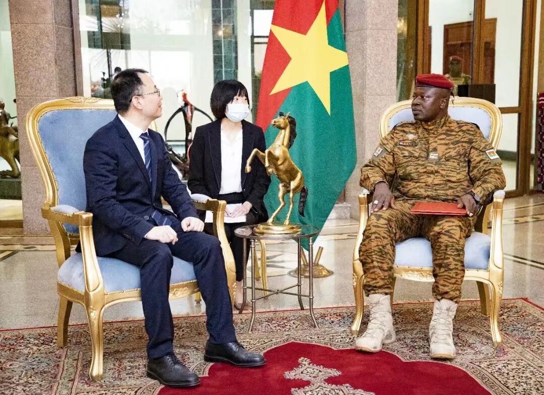 i 布基纳法索:中国新任大使卢山递交国书_亚利桑那_新闻_华人头条