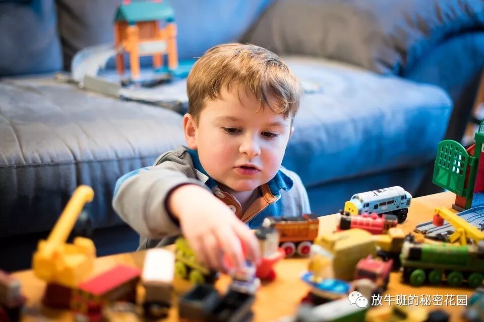 《研究发现：玩具少的孩子更能激发出创造力》