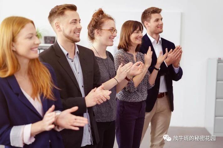 《这个简单的即兴技巧能帮你实现团队协作》