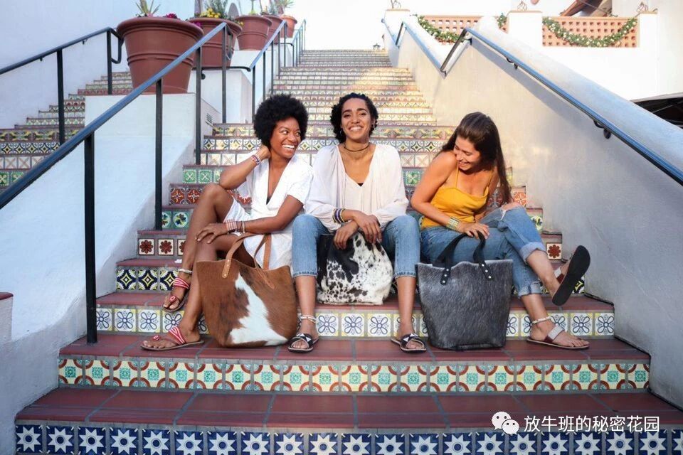 《这位美国90后的快闪店为贫困问题提供了时尚创意解决方案》