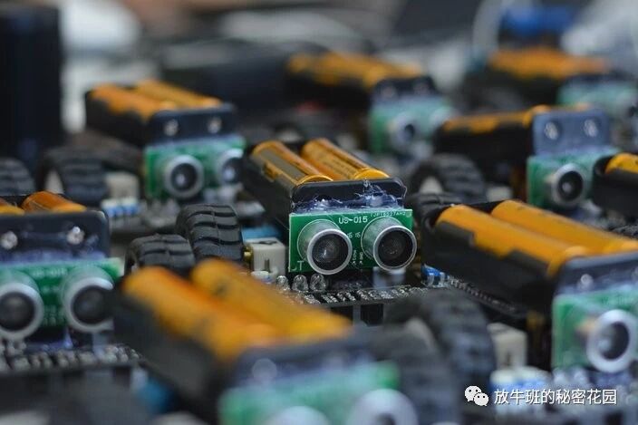 《社区驱动与开放源代码：STEM教育走向全球普及的两大利器》