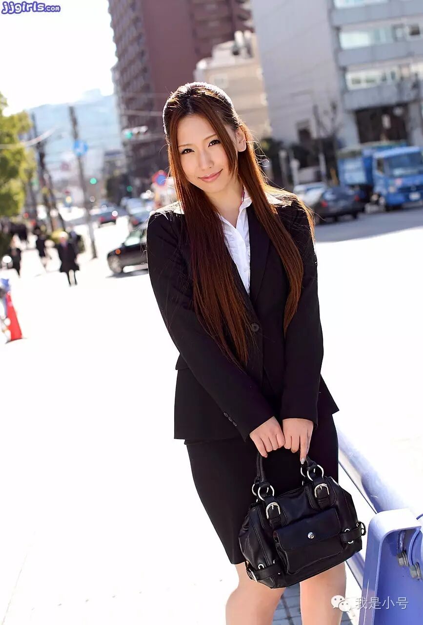 11年推出艾薇界去结婚了百度百科净在那瞎扯89年出生的她09年就下海了