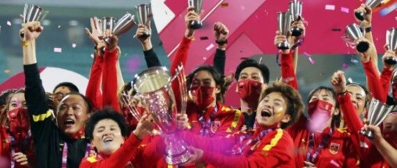 女足绝地翻盘夺冠，又得把男足拎出来批判了