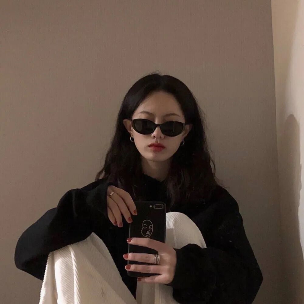 抖音头像丨可爱搞笑女生戴墨镜头像,真人头像_https://www.wugseo.