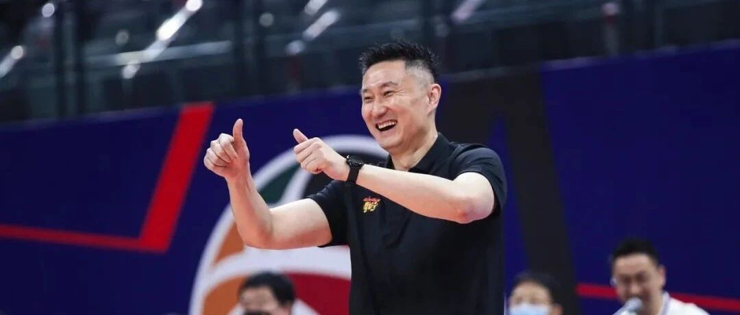 杜锋终于露出了久违的笑容...