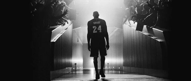 科比转身离开的第365天，曼巴精神依旧激励着众人...