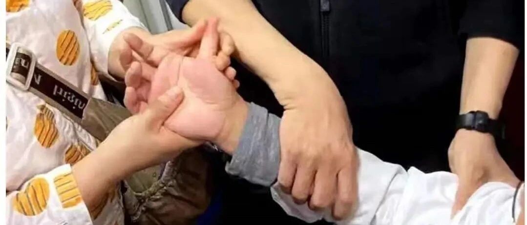 在万米高空乘客病发，中医针灸治疗效果显著