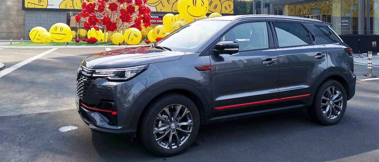 8D 魔幻城市 试驾蓝鲸双雄　感受强劲动力