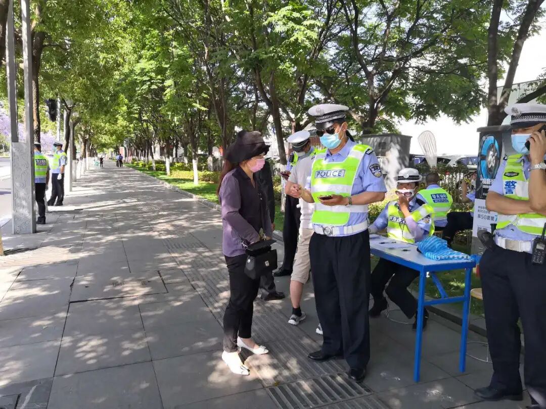 10_电动车佩戴头盔提醒