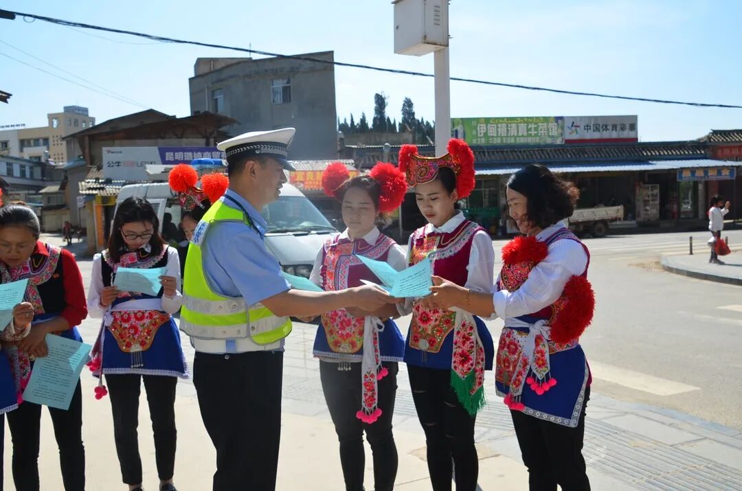 11_电动车佩戴头盔提醒