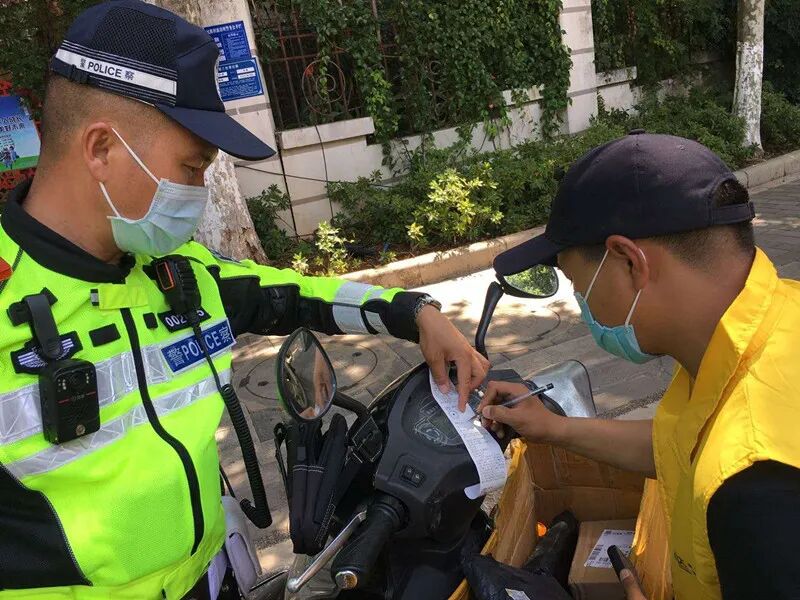 9_电动车佩戴头盔提醒