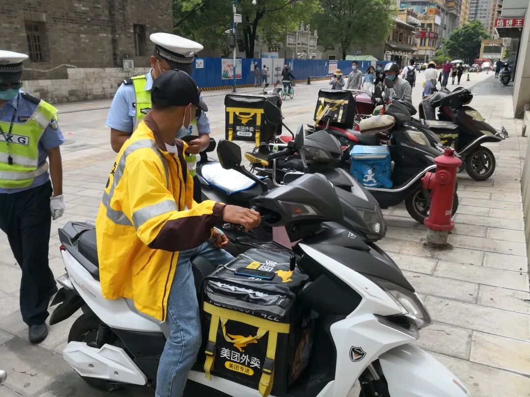 6_电动车佩戴头盔提醒