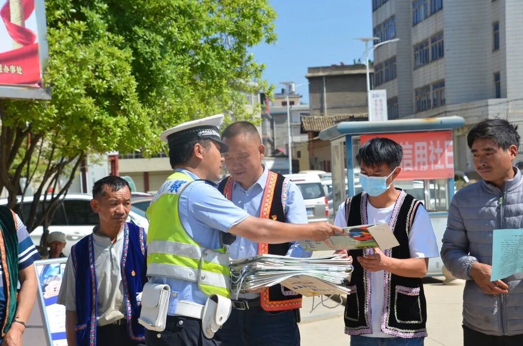 12_电动车佩戴头盔提醒