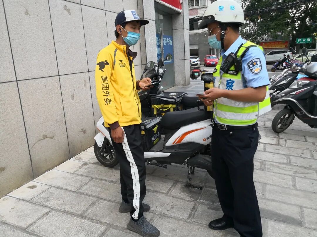 7_电动车佩戴头盔提醒