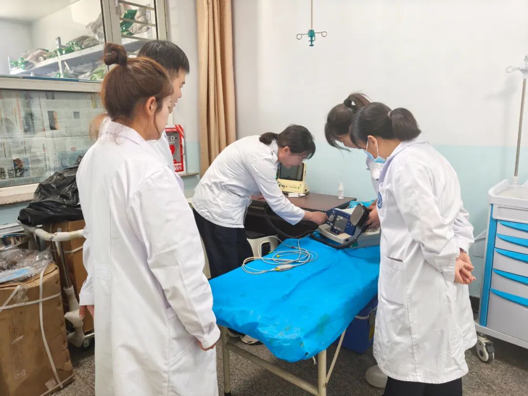 医疗仪器为什么贵精准帮扶下沉一线 精护仪器筑牢防线——达拉特旗人民医院护理团队赴白泥井中心卫生院开展医疗仪器专项支援_https://www.jmylbn.com_新闻资讯_第2张