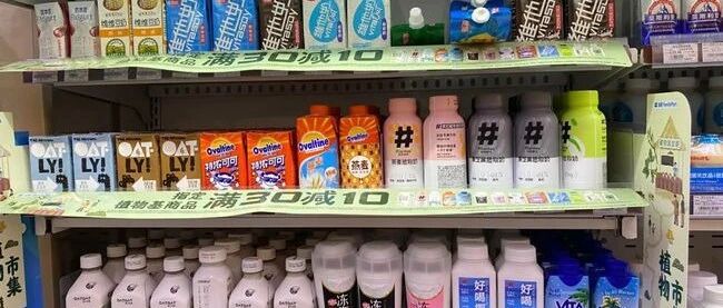 举报牛奶过期奖励1毛，店老板被罚6万，男子怒告法庭！