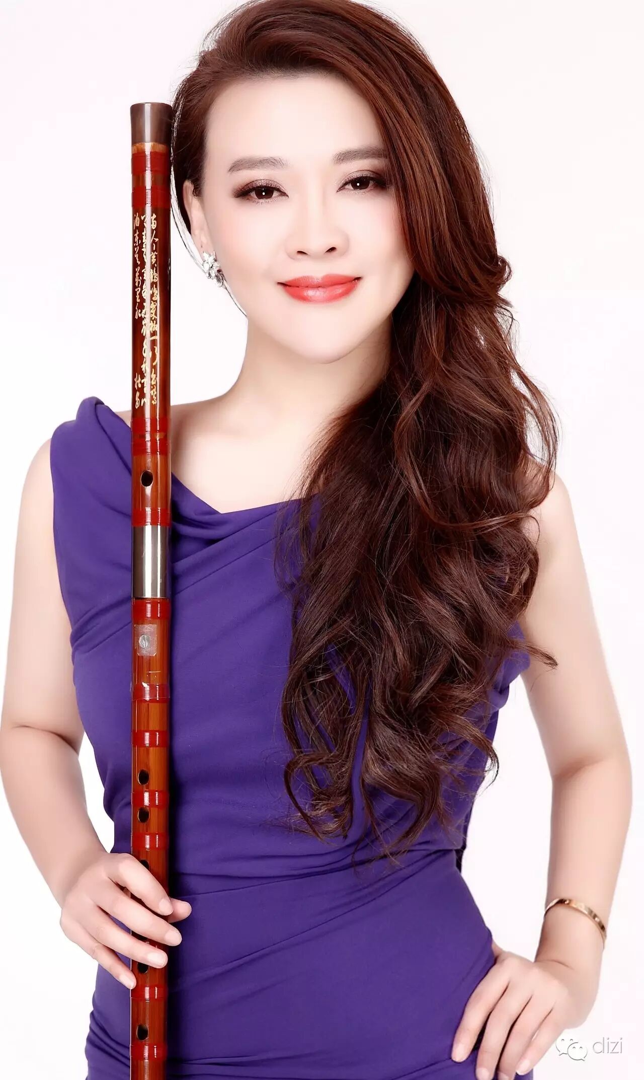 中央电视台音乐频道播出著名竹笛演奏家唐俊乔根据获奥