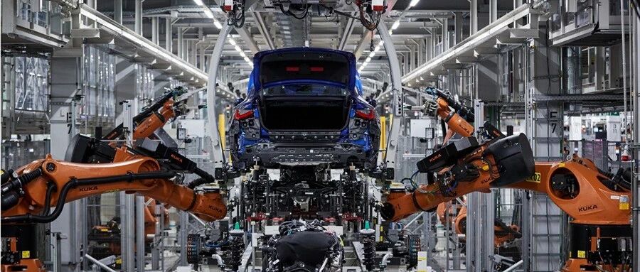 “会学习的机器人”帮助宝马集团实现灵活品控