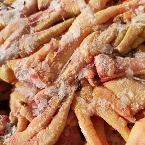 60余吨冻鸡脚装满两卡车保山查获非法进口僵尸肉