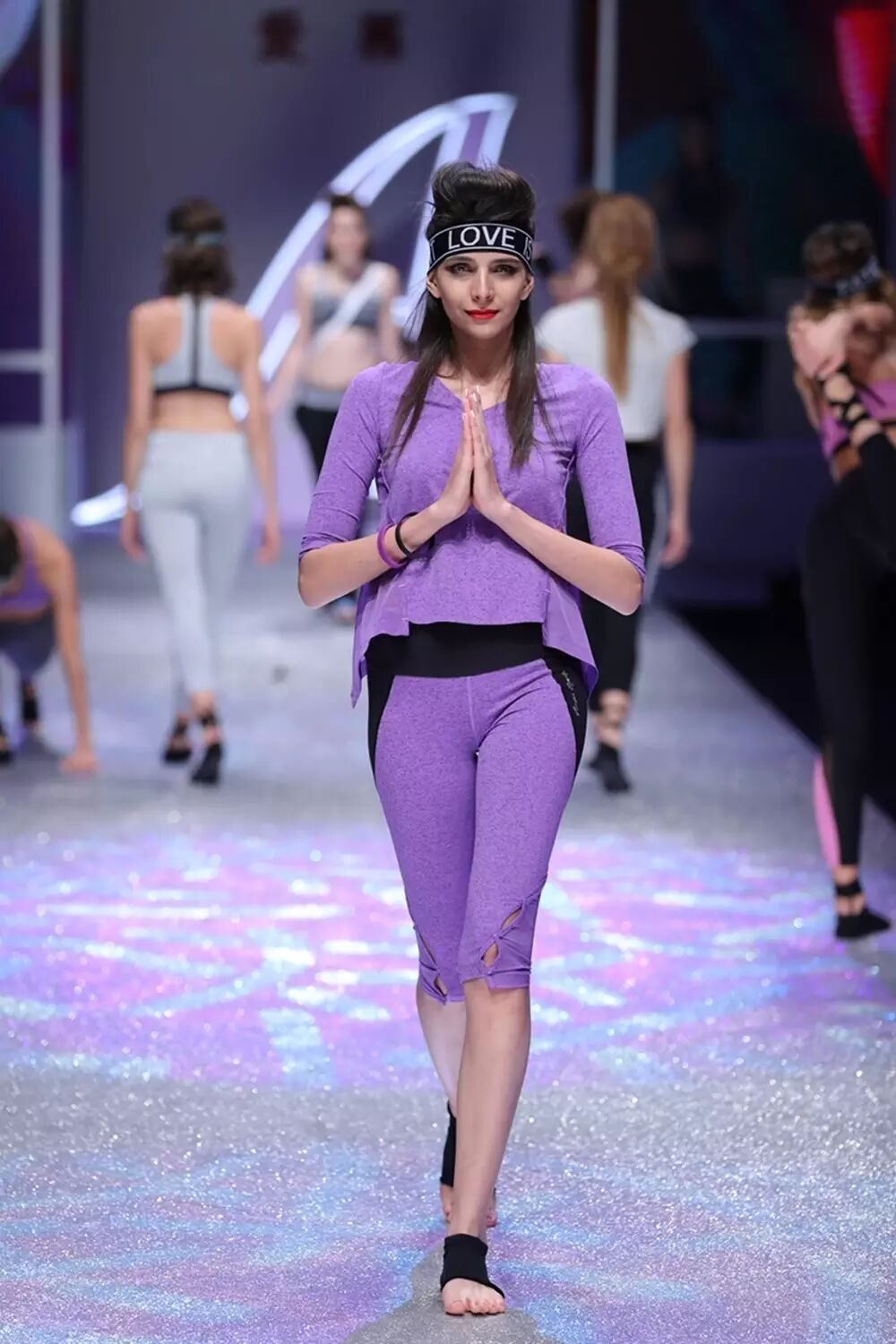 唤醒内心的自己,爱慕大秀用心诠释如何"爱自己"