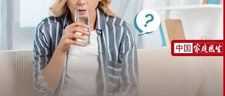 用这种杯子喝水，热水进、“毒水”出！伤肝肾、喂养癌细胞，很多人还成天杯不离手