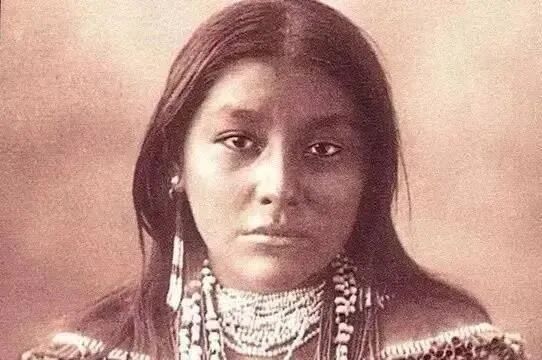 纳粹万字旗_纳粹旗和万字_纳粹万字旗原图图片